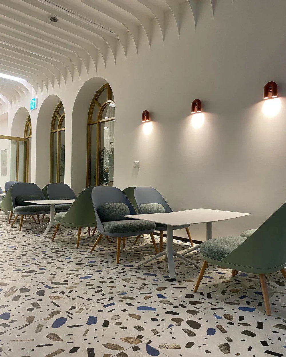 Nowoczesna Lampa Ścienna LED w Kształcie Łuku