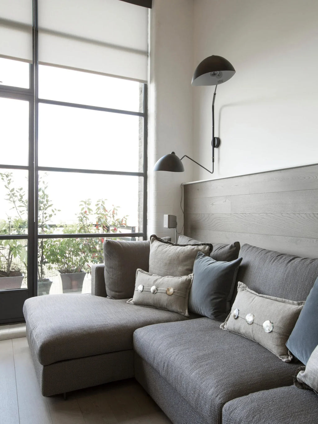 Designerska lampa ścienna z podwójnym ramieniem – regulowana lampa kinkietowa do salonu, biura lub sypialni