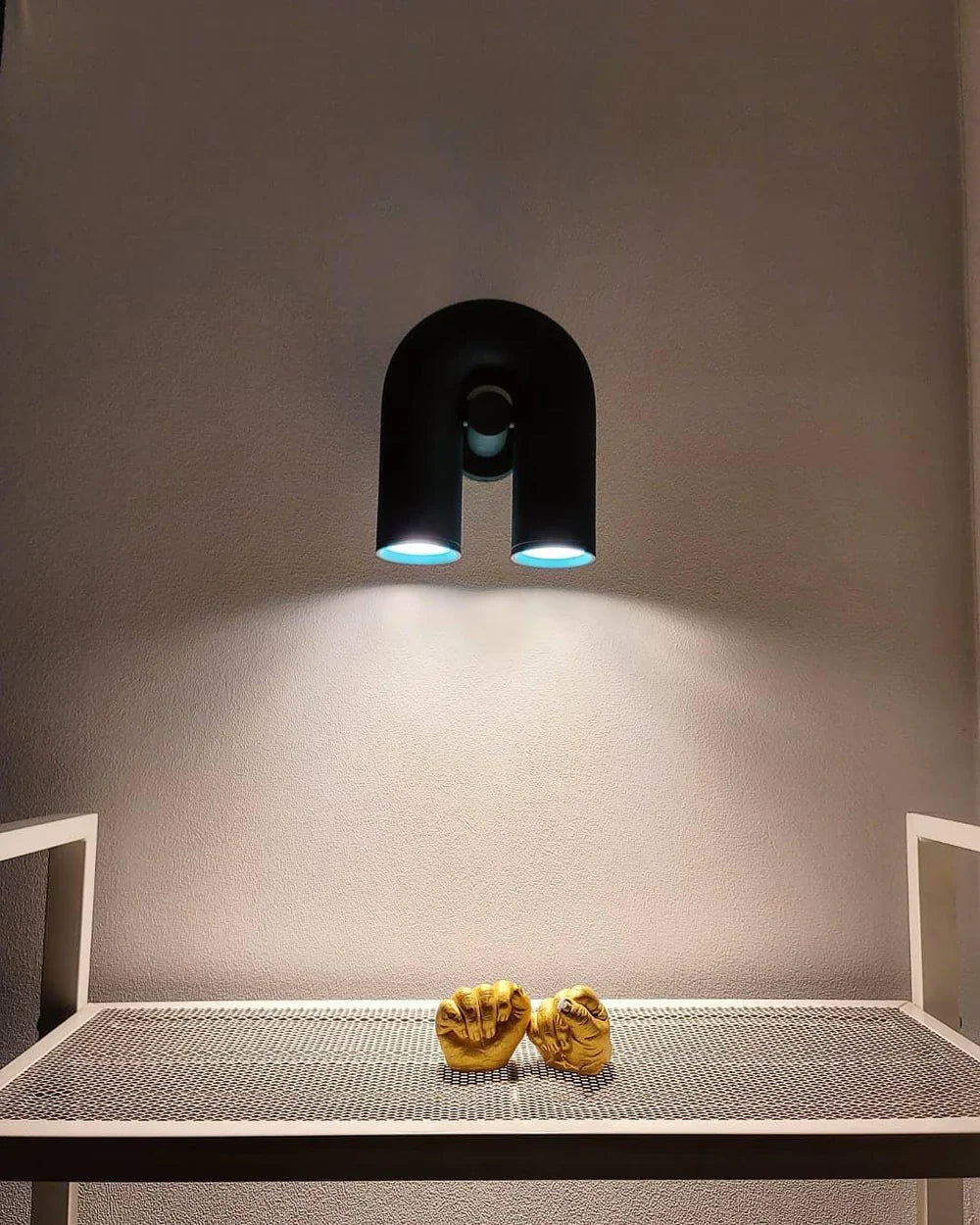 Nowoczesna Lampa Ścienna LED w Kształcie Łuku