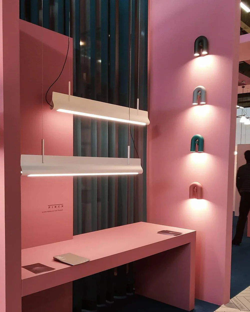 Nowoczesna Lampa Ścienna LED w Kształcie Łuku