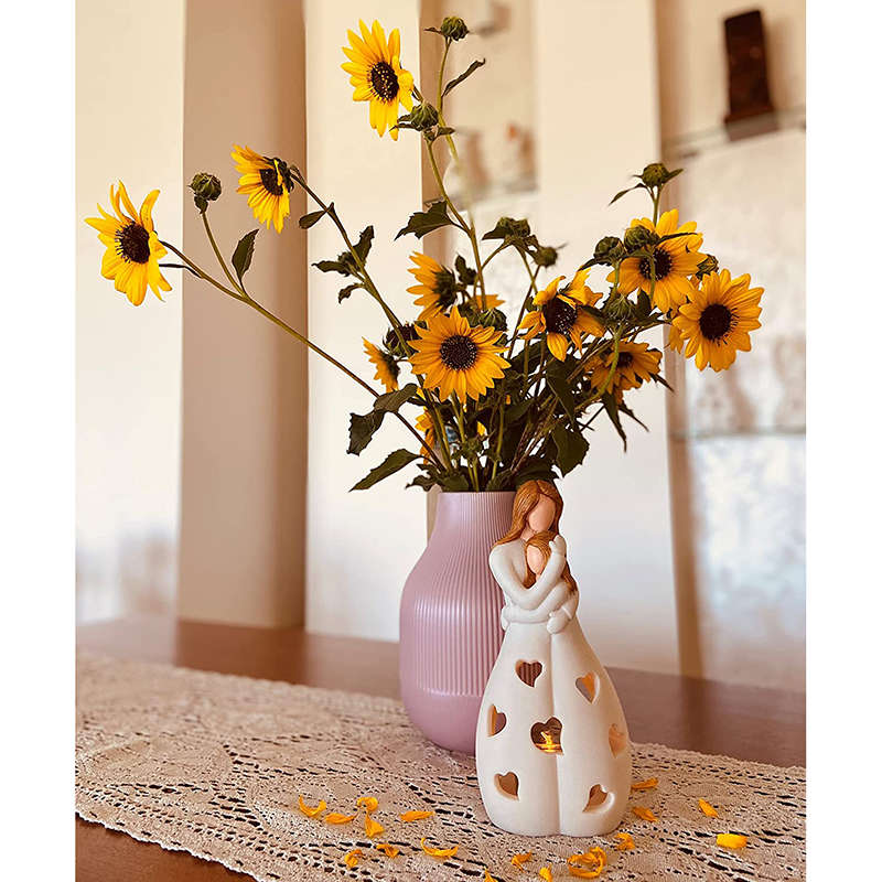 Dekoracyjna lampka LED „Matka z dzieckiem” – nastrojowe oświetlenie z serduszkami