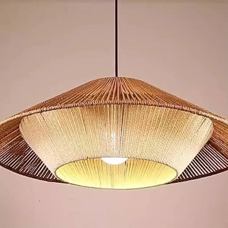 Lampa wisząca boho z rattanu pleciona w stylu japandi