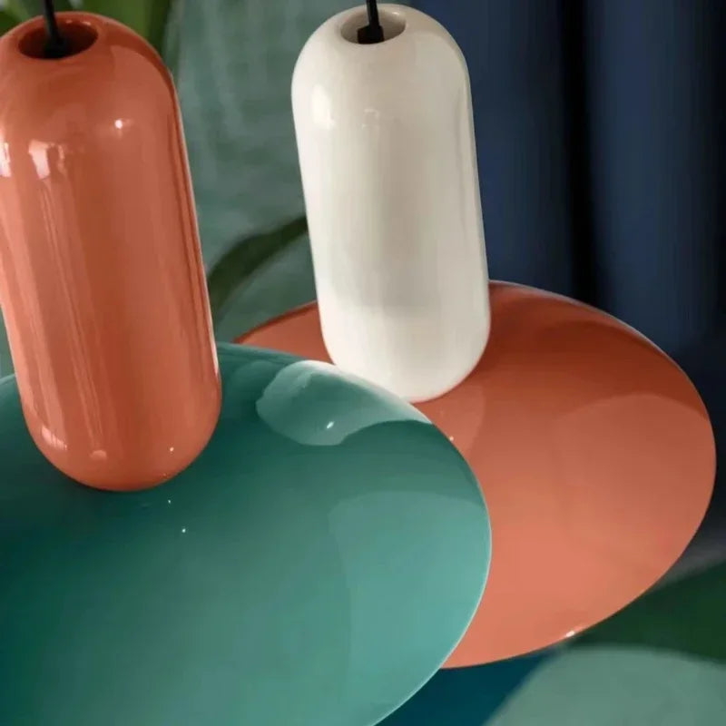 Kolorowa Lampa Wisząca w Stylu Retro-Nowoczesnym