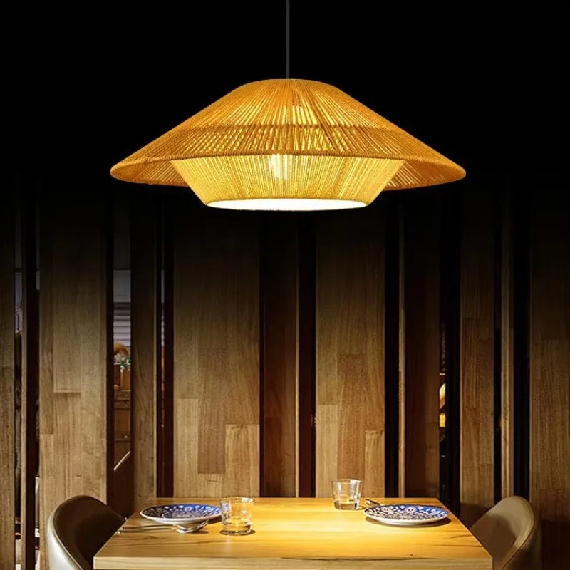 Lampa wisząca boho z rattanu pleciona w stylu japandi