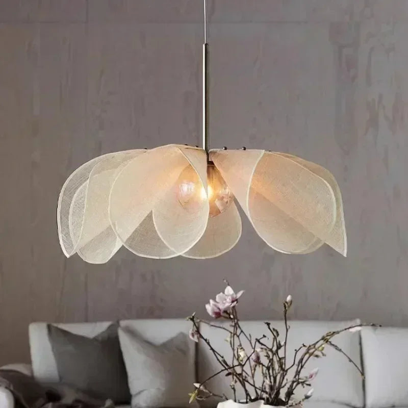 Lampa wisząca kwiatowa – nowoczesny design w stylu boho