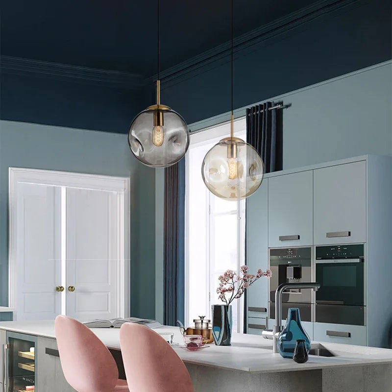 Designerska Lampa Wisząca z Kulistym Szklanym Kloszem