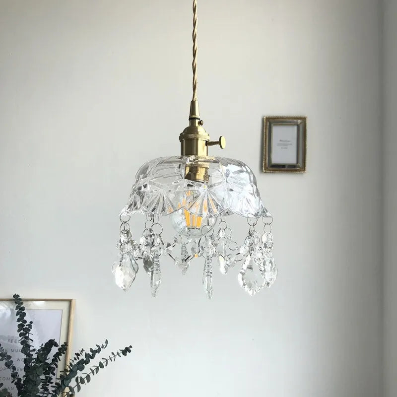 Lampa wisząca szklana retro kryształowa z mosiężnym wykończeniem