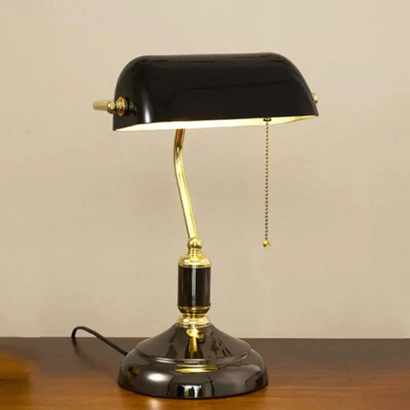 Klasyczna Retro Lampa Biurkowa w Stylu Vintage