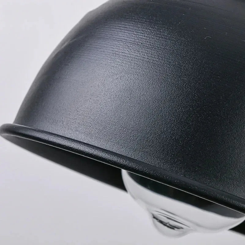 Industrialna lampa ścienna retro – kinkiet w stylu vintage