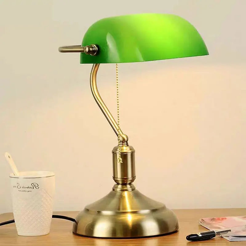 Klasyczna Retro Lampa Biurkowa w Stylu Vintage