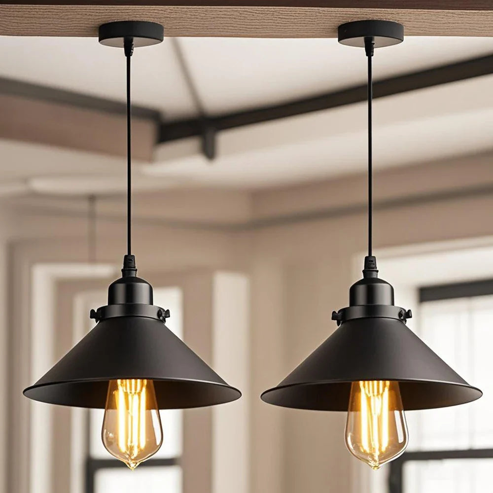 Industrialna Lampa Wisząca z Metalowym Kloszem