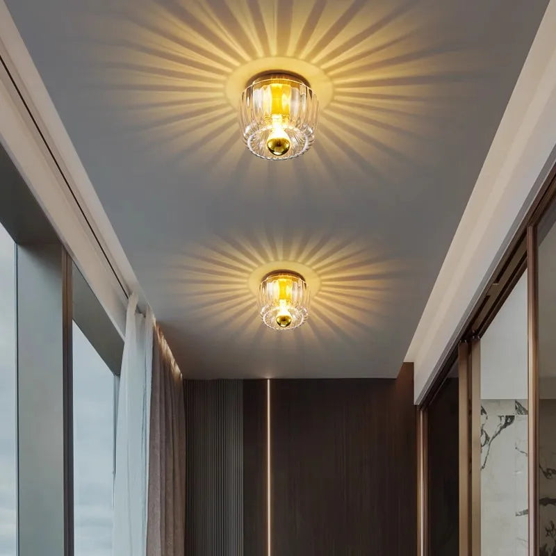 Elegancka lampa sufitowa szklana z kryształowym designem