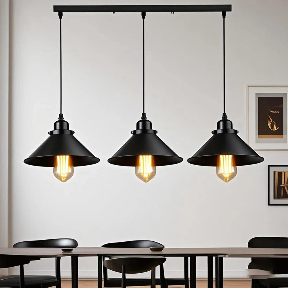 Industrialna Lampa Wisząca z Metalowym Kloszem