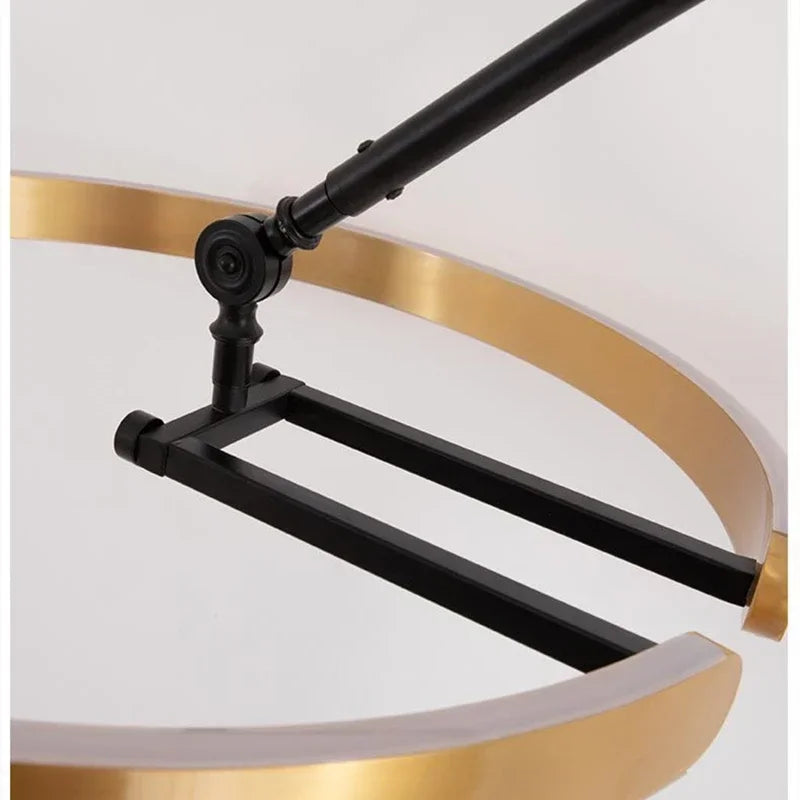 Nowoczesna lampa podłogowa LED z okrągłym kloszem w formie pierścienia