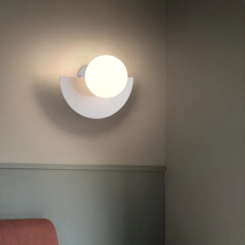 Nowoczesna lampa ścienna LED w stylu geometrycznym półkole