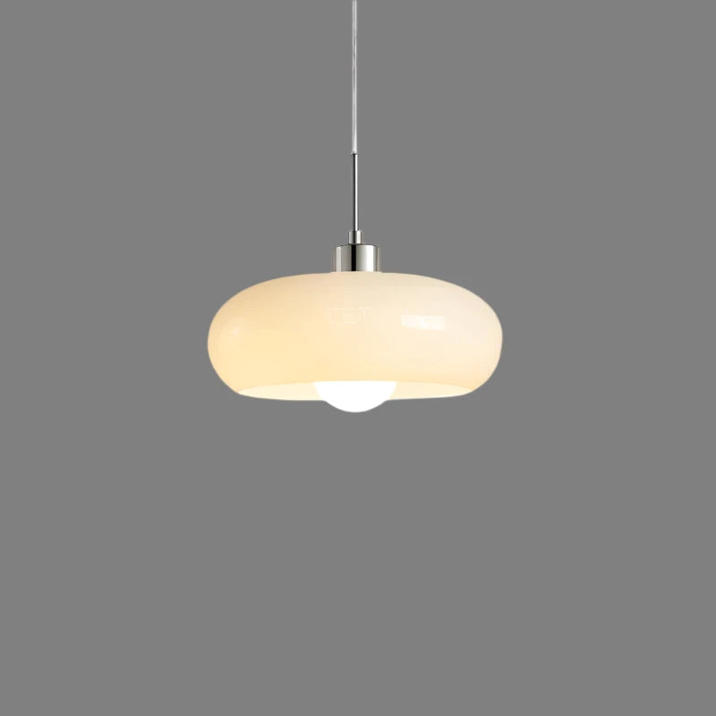 Lampa wisząca z opalizującym kloszem – elegancki akcent w stylu retro Bauhaus