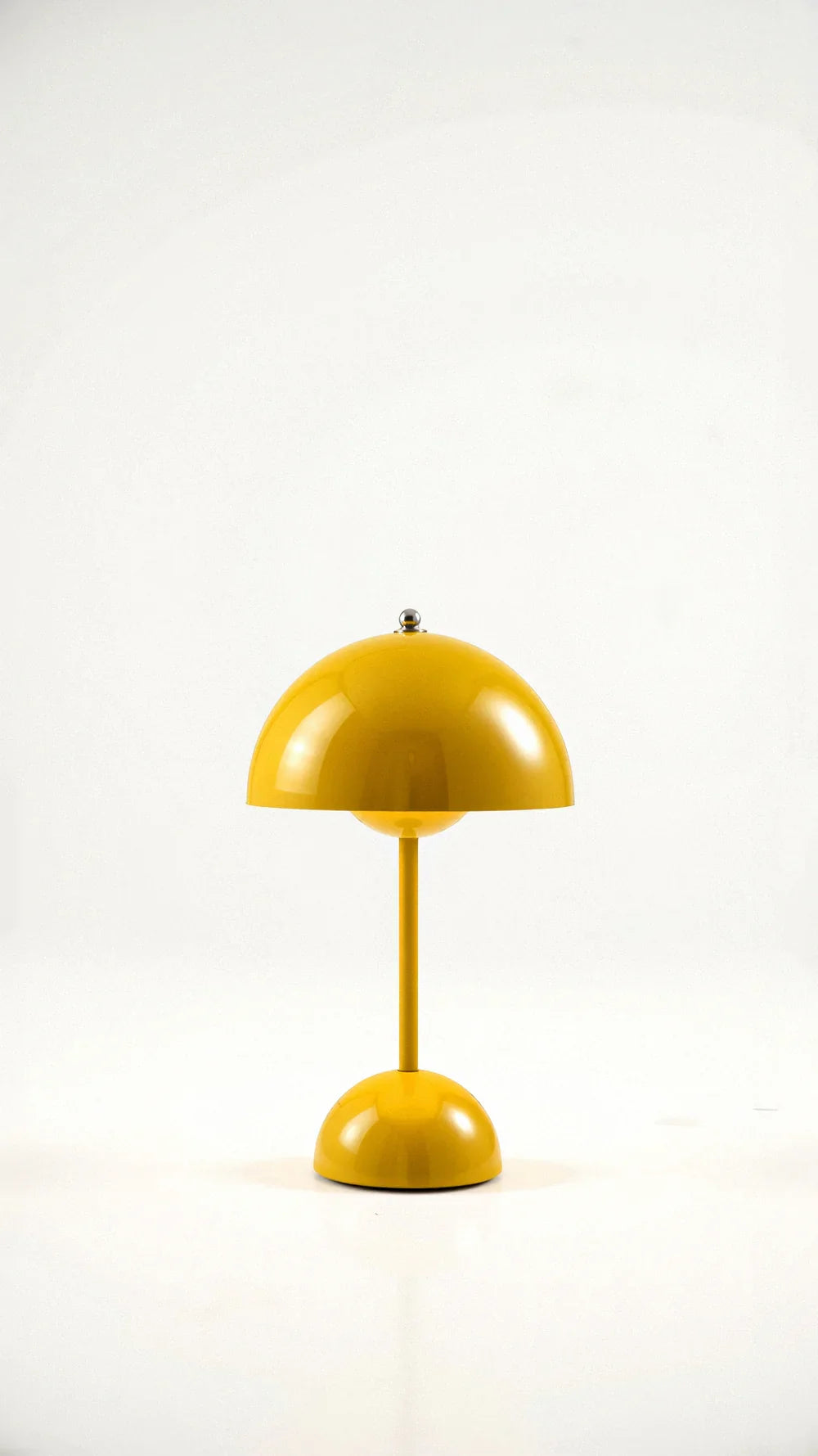 Bezprzewodowa lampa stołowa o minimalistycznym designie