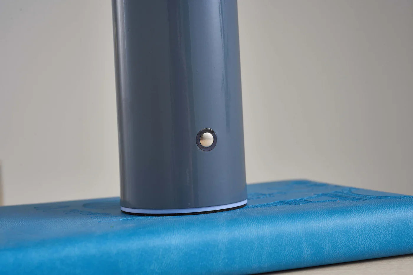 Nowoczesna lampa stołowa LED typu „grzybek” – przenośna, ładowalna, dotykowa