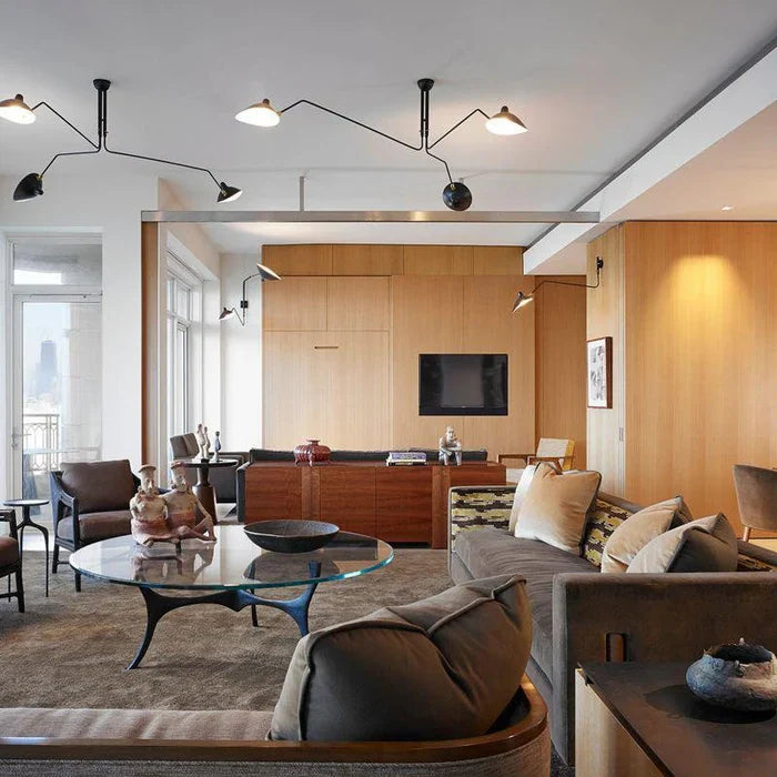 Czarna lampa sufitowa z obrotowymi ramionami – nowoczesny design