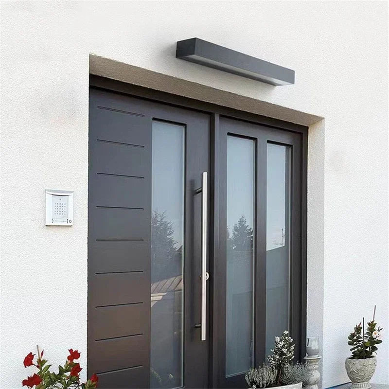 Nowoczesna lampa ścienna LED – minimalistyczne oświetlenie zewnętrzne