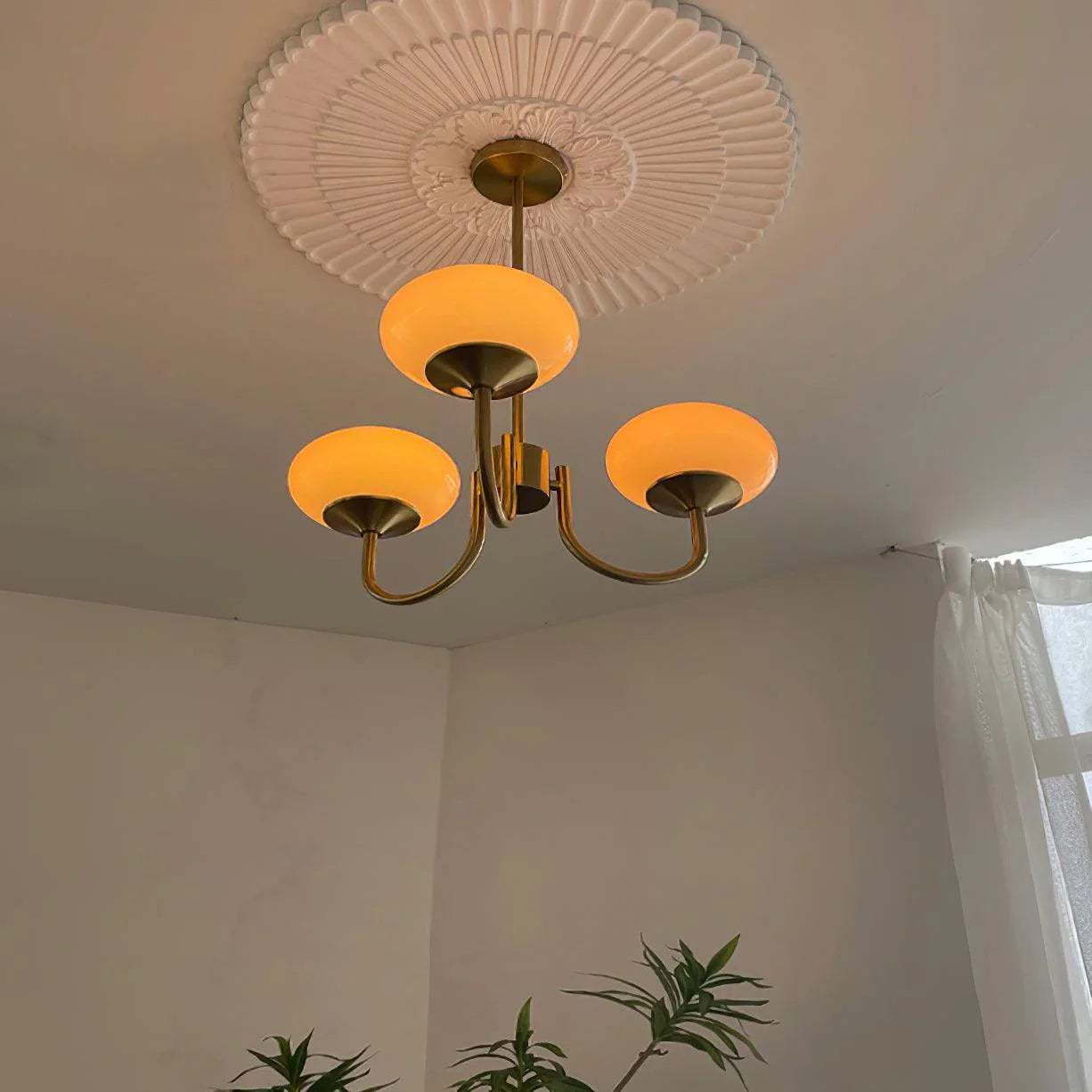 Lampa wisząca żyrandol w stylu retro glamour z kulistymi kloszami