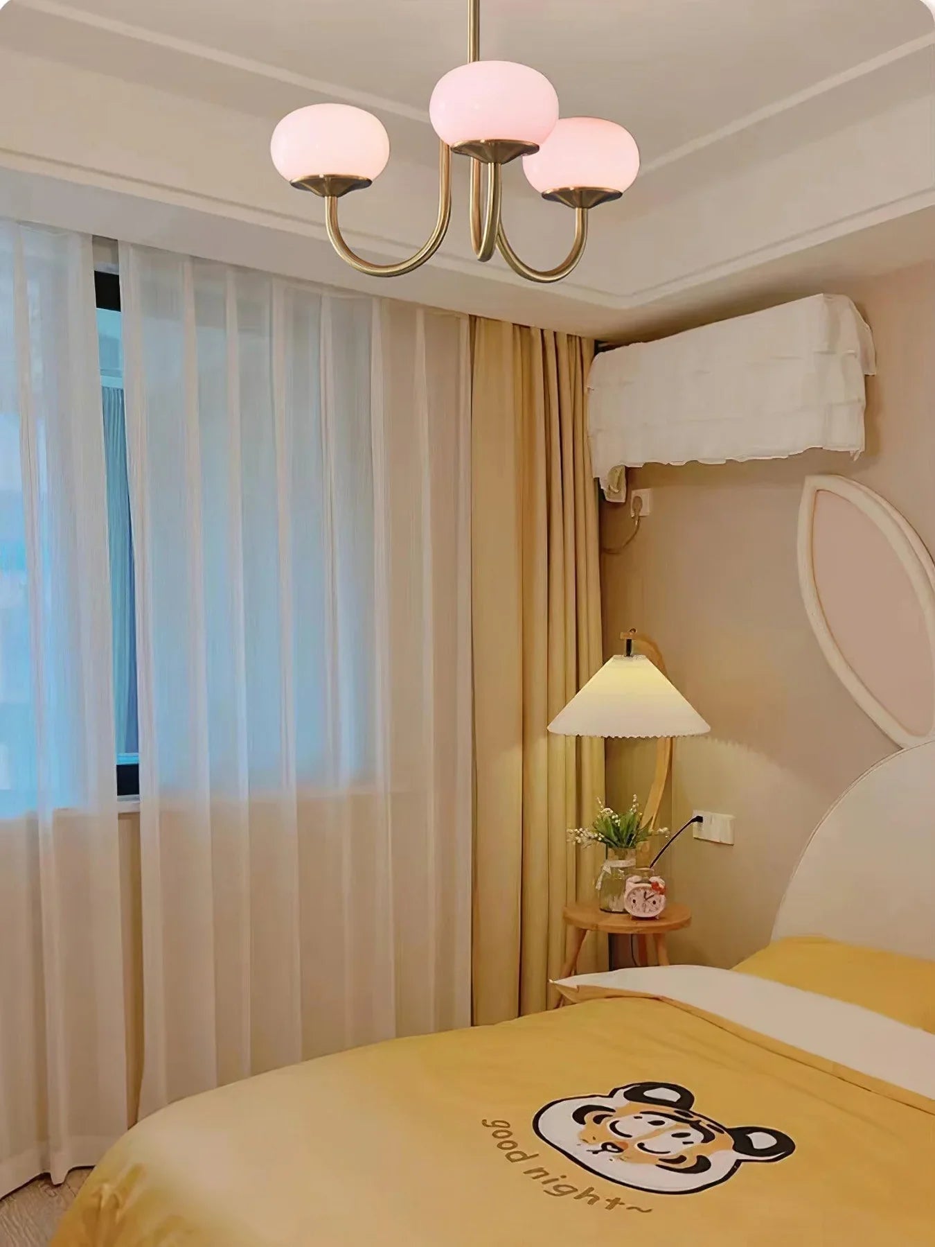 Lampa wisząca żyrandol w stylu retro glamour z kulistymi kloszami