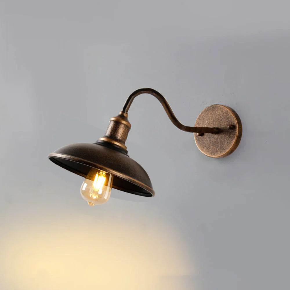 Industrialna lampa ścienna retro – kinkiet w stylu vintage