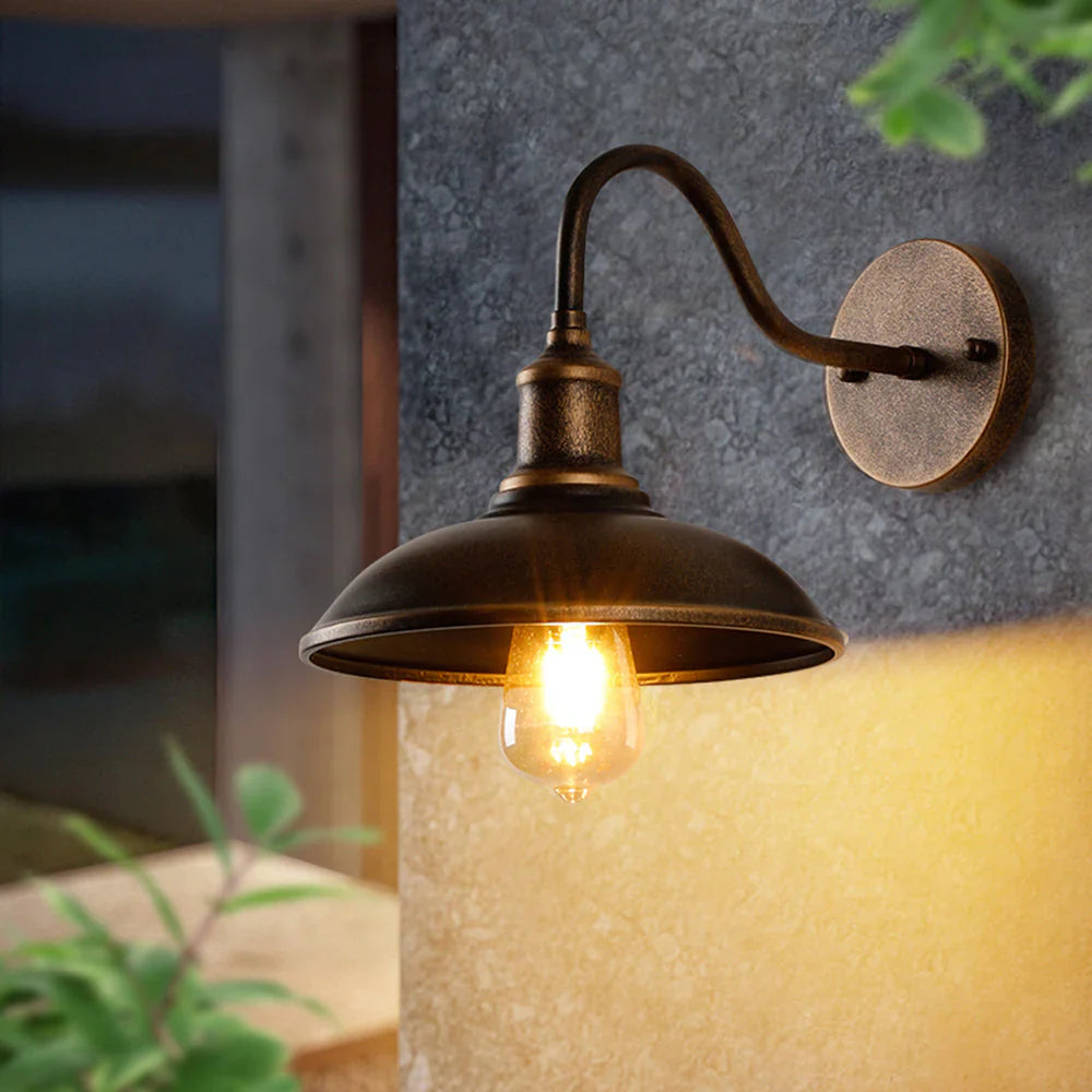 Industrialna lampa ścienna retro – kinkiet w stylu vintage