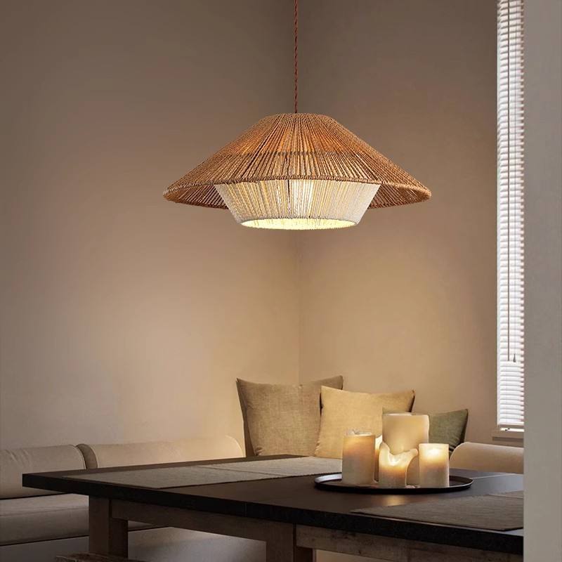 Lampa wisząca boho z rattanu pleciona w stylu japandi