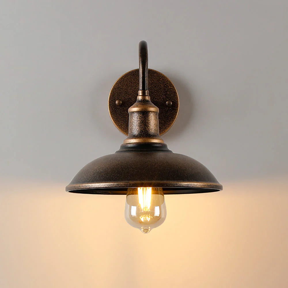 Industrialna lampa ścienna retro – kinkiet w stylu vintage