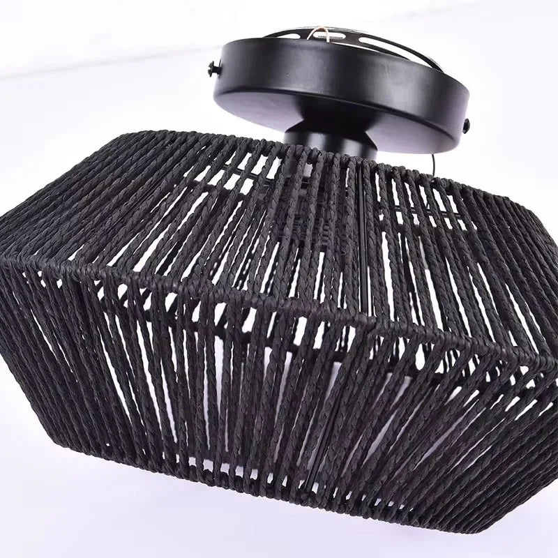 Lampa sufitowa z ażurowym kloszem – nowoczesny plafon w stylu boho lub industrialnym