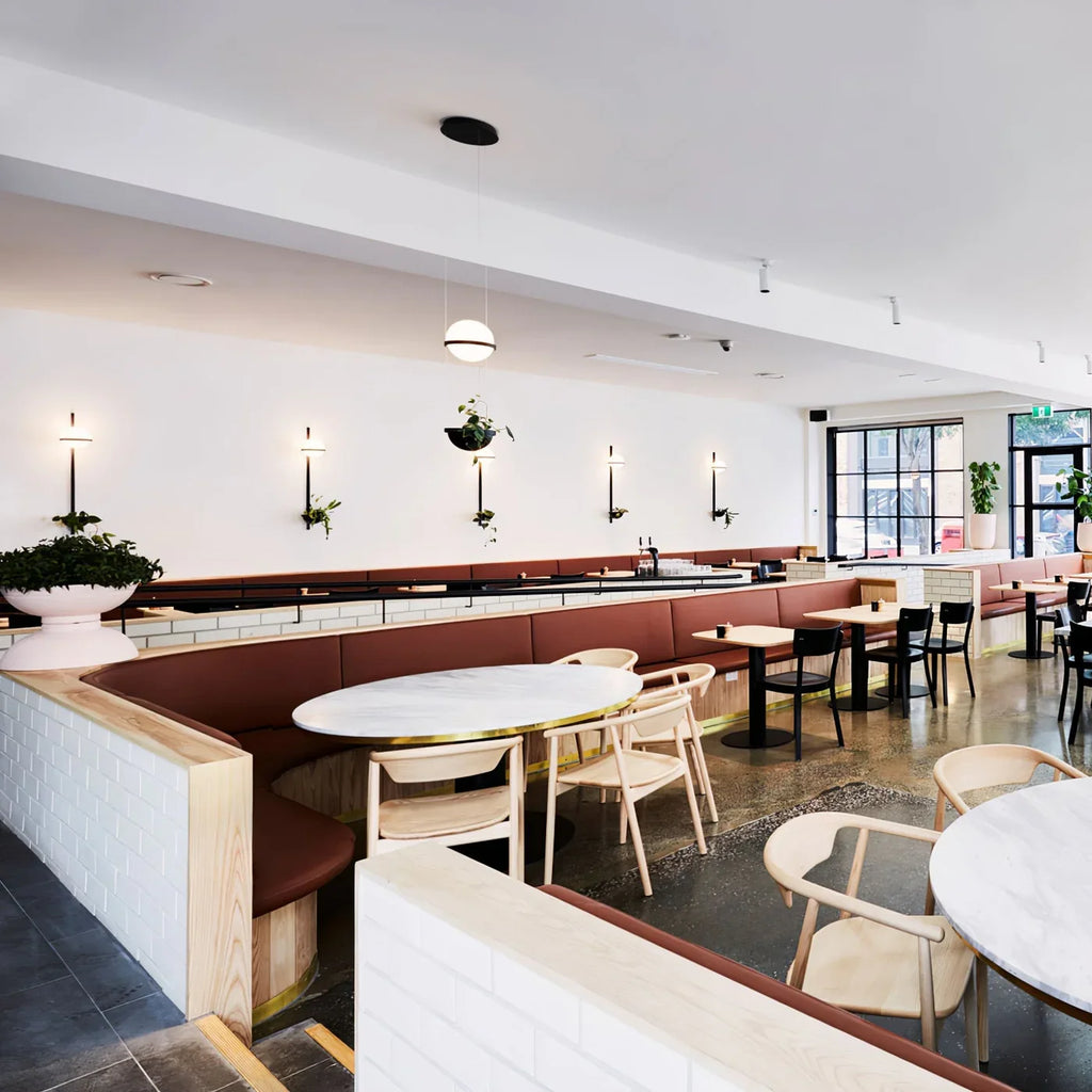 Nowoczesna Kinkietowa Lampa Ścienna z Kulkami LED i Doniczką