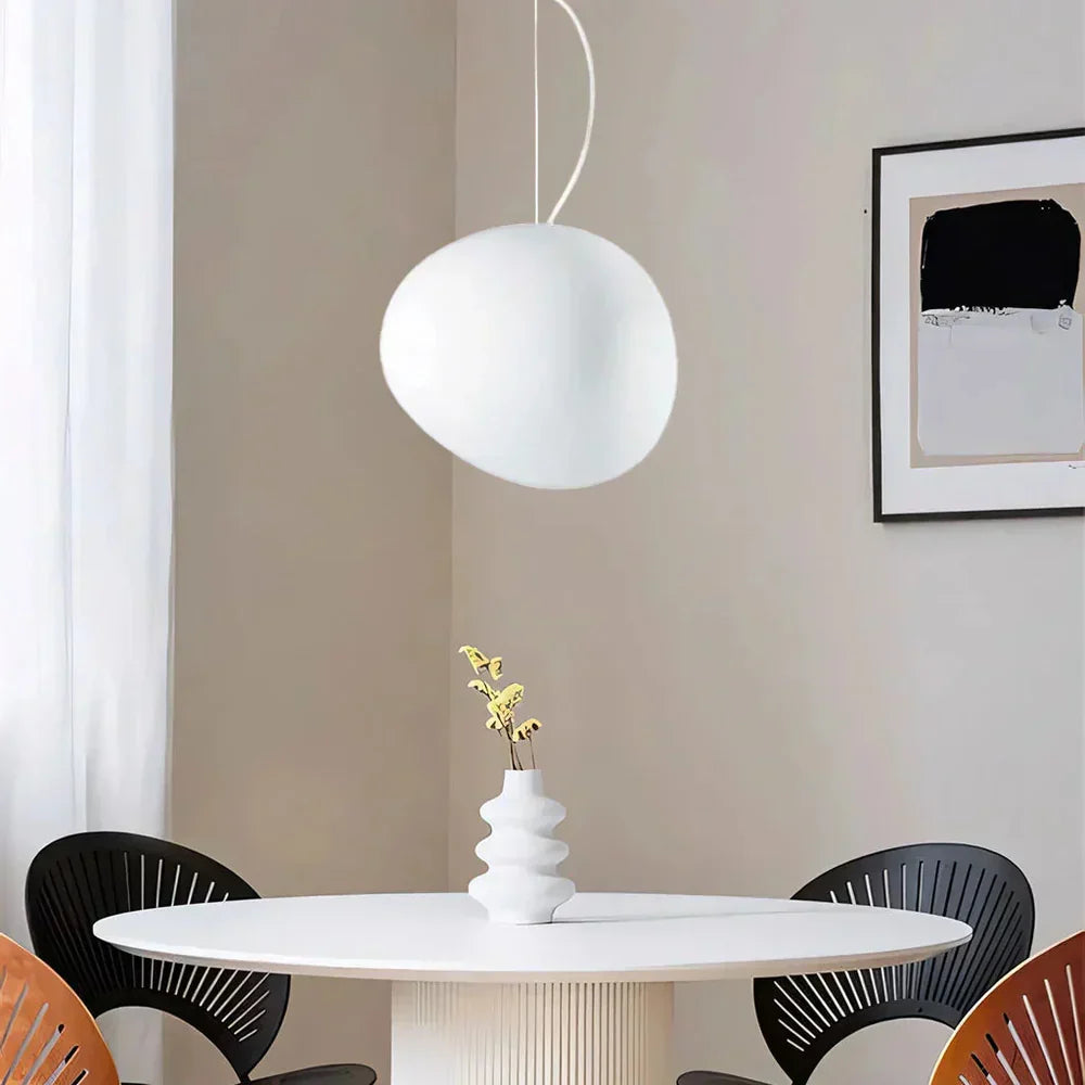 Lampa wisząca nowoczesna o organicznym okrągłym kształcie – minimalistyczny design