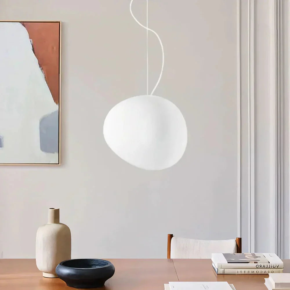 Lampa wisząca nowoczesna o organicznym okrągłym kształcie – minimalistyczny design