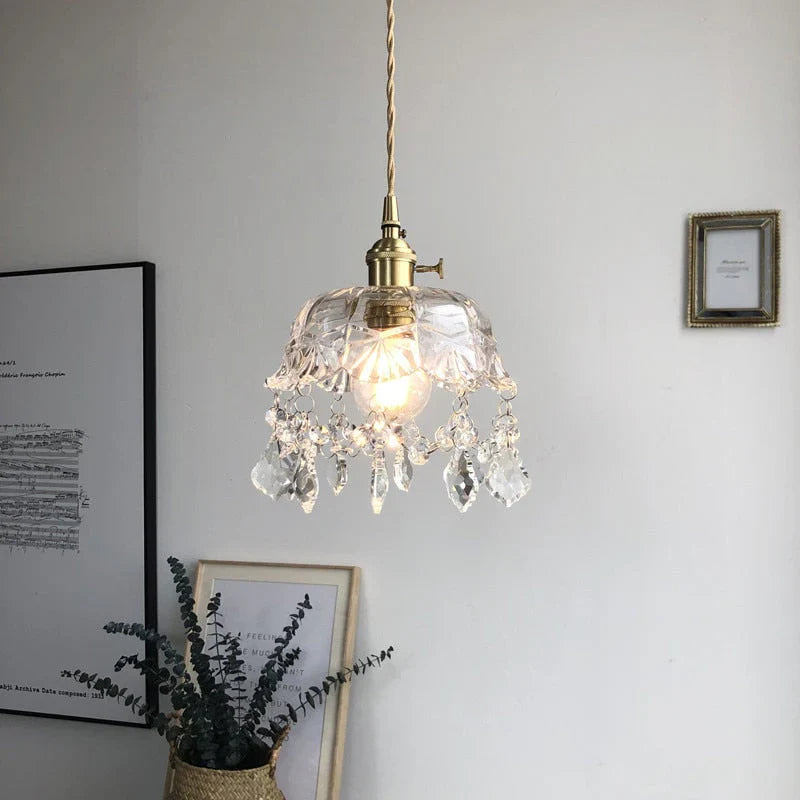 Lampa wisząca szklana retro kryształowa z mosiężnym wykończeniem
