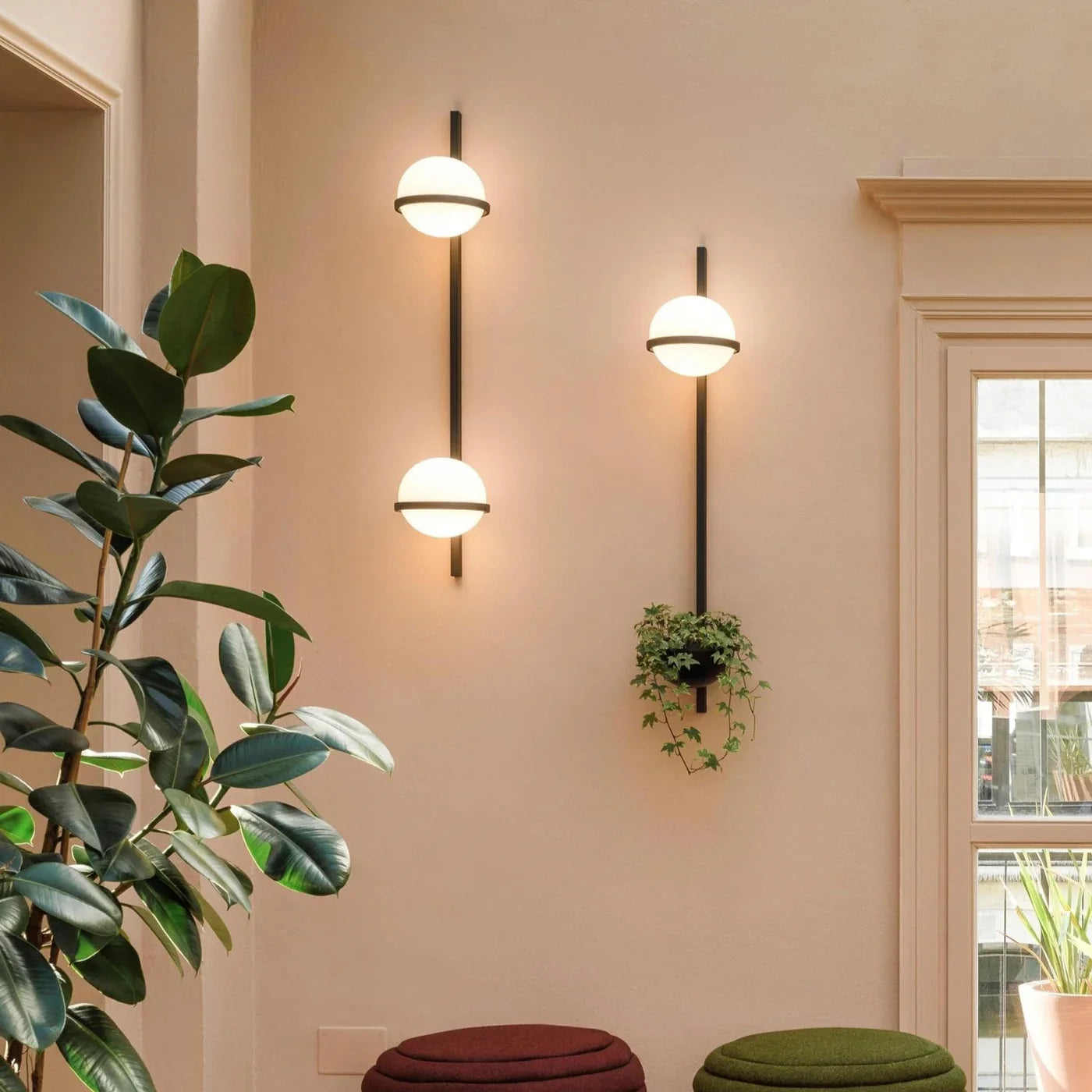 Nowoczesna Kinkietowa Lampa Ścienna z Kulkami LED i Doniczką
