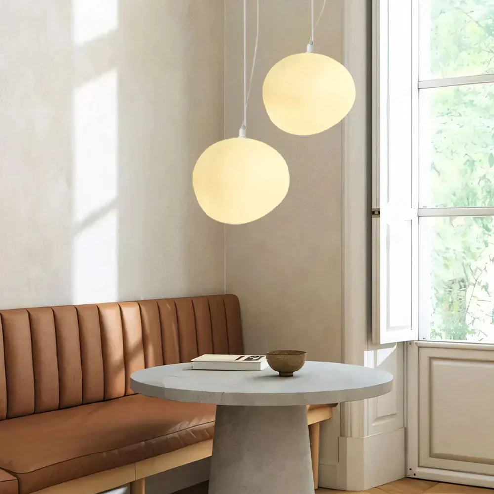 Lampa wisząca nowoczesna o organicznym okrągłym kształcie – minimalistyczny design