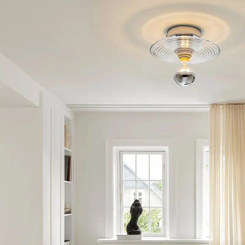 Nowoczesna Lampa Ścienna ze Szklanym Kloszem