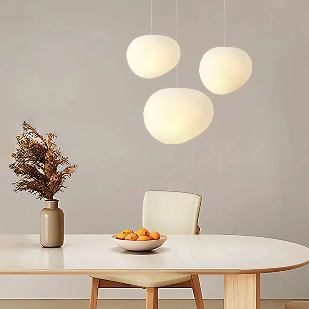 Lampa wisząca nowoczesna o organicznym okrągłym kształcie – minimalistyczny design