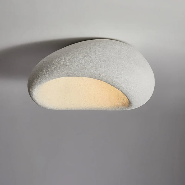 Lampa sufitowa LED w stylu wabi-sabi – plafoniera dekoracyjna o organicznym kształcie