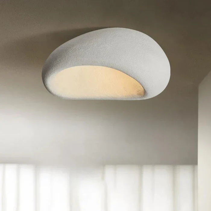 Lampa sufitowa LED w stylu wabi-sabi – plafoniera dekoracyjna o organicznym kształcie
