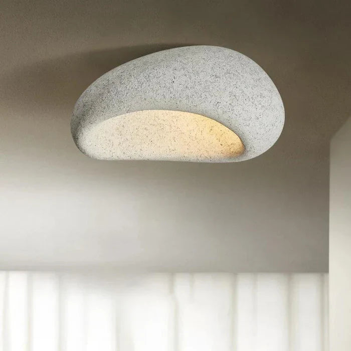 Lampa sufitowa LED w stylu wabi-sabi – plafoniera dekoracyjna o organicznym kształcie